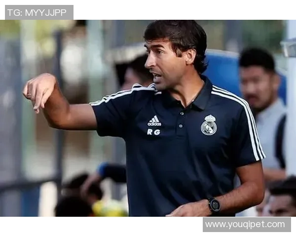 足球明星特拉赫的传奇职业生涯与场外生活揭秘